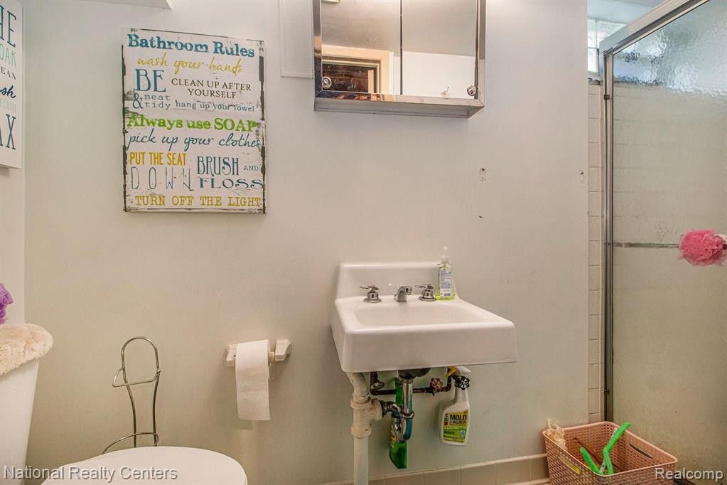 6918 GILMAN Street, Garden City, MI — Photo 20