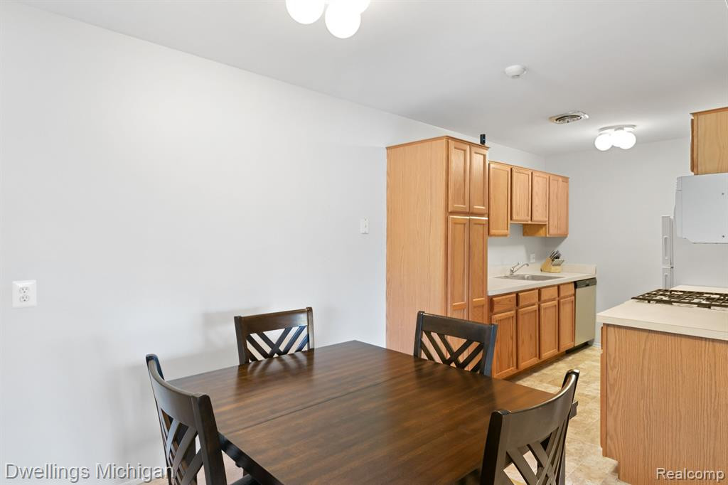 44489 SAVERY Drive, Canton, MI 48187 — Photo 6