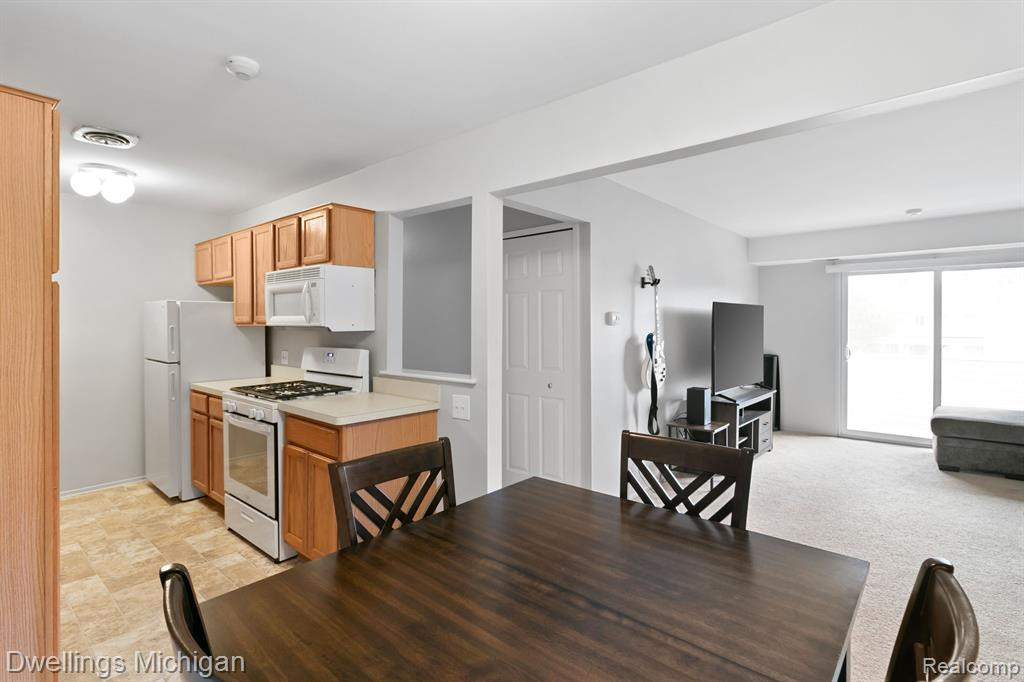 44489 SAVERY Drive, Canton, MI 48187 — Photo 8