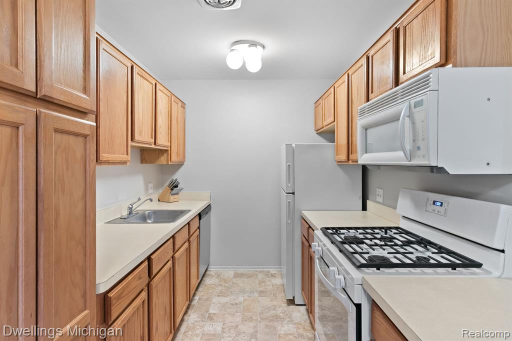 44489 SAVERY Drive, Canton, MI 48187 — Photo 9