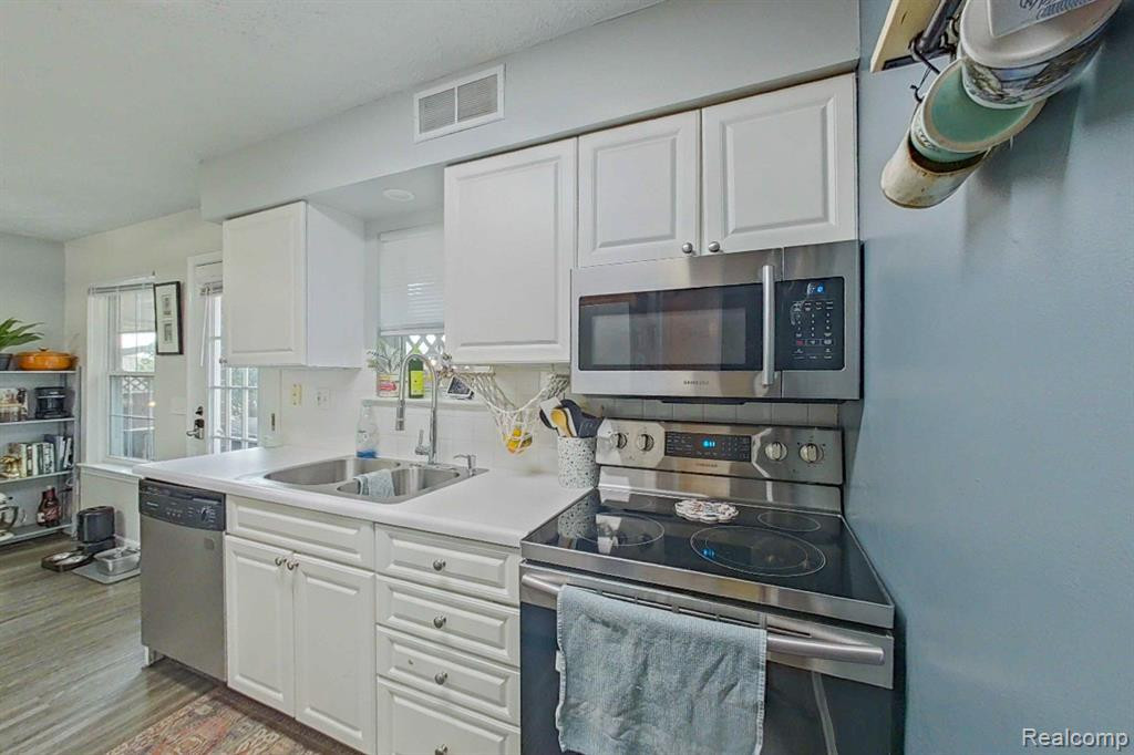 6306 BEECHFIELD Drive, Lansing, MI 48911 — Photo 18