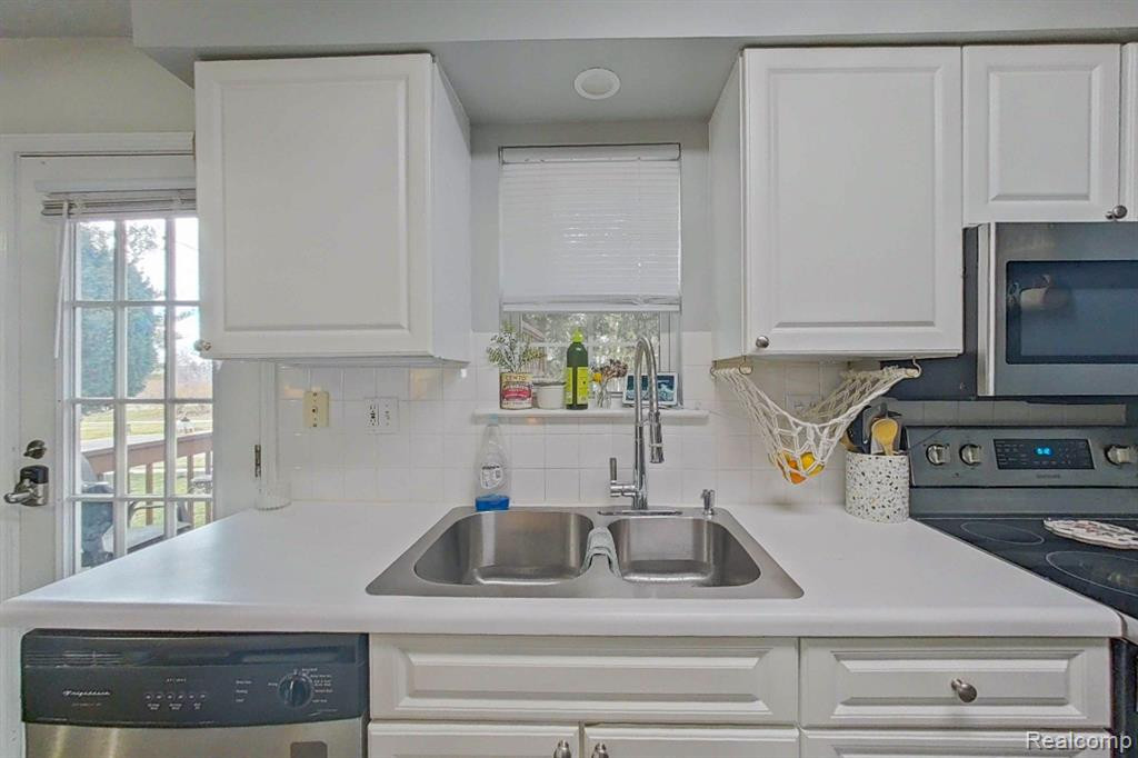 6306 BEECHFIELD Drive, Lansing, MI 48911 — Photo 19