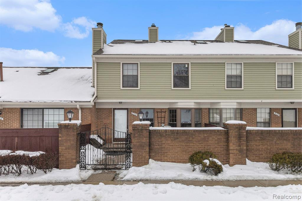 31216 COUNTRY, UNIT 215, Farmington Hills, MI 48331 — front exterior