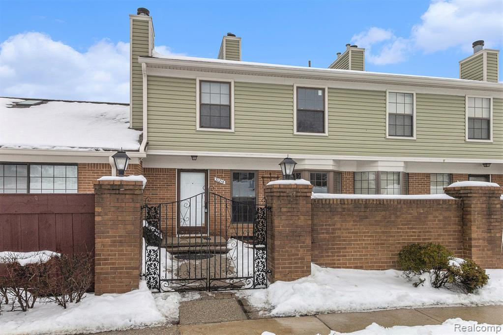 31216 COUNTRY, UNIT 215, Farmington Hills, MI 48331 — Photo 2