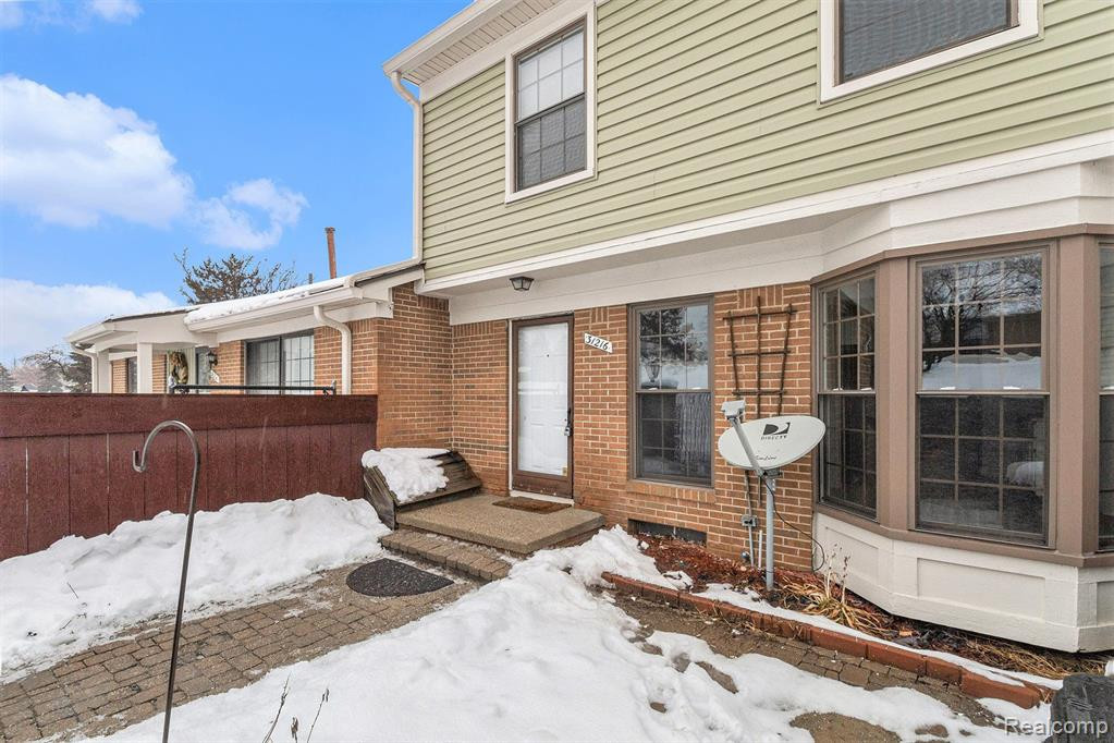 31216 COUNTRY, UNIT 215, Farmington Hills, MI 48331 — Photo 3