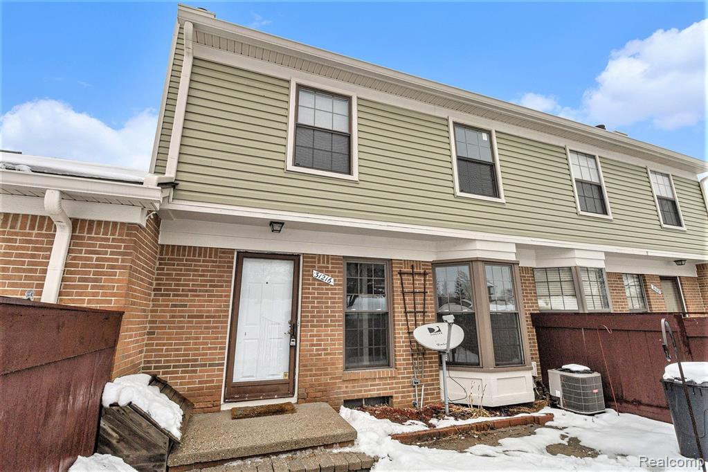31216 COUNTRY, UNIT 215, Farmington Hills, MI 48331 — Photo 4