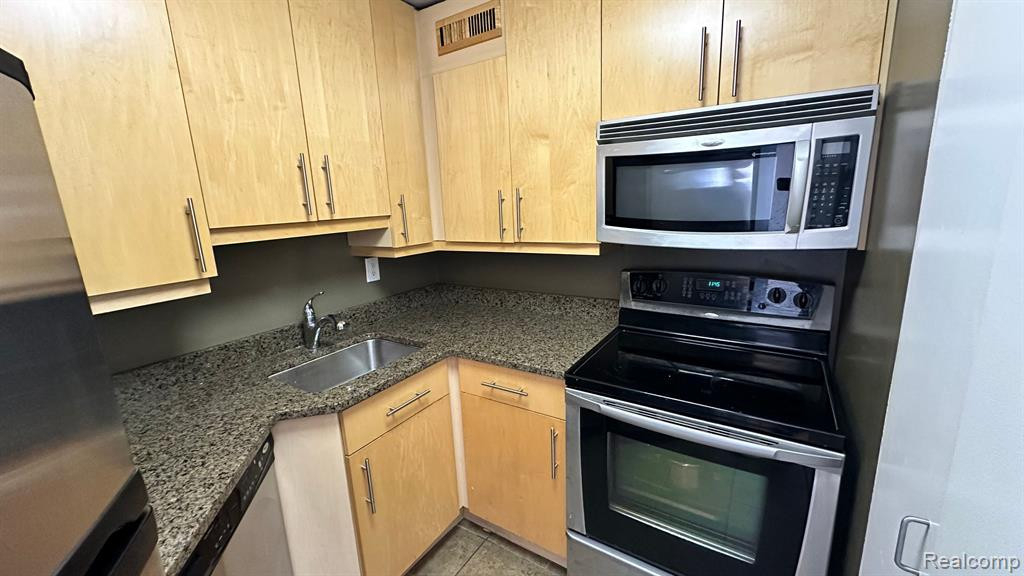 300 Riverfront Drive, 14-G, Detroit, MI 48226 — Photo 12