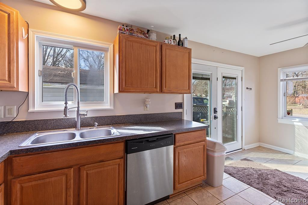 8712 HEATHER Drive, Ypsilanti, MI 48198 — Photo 10
