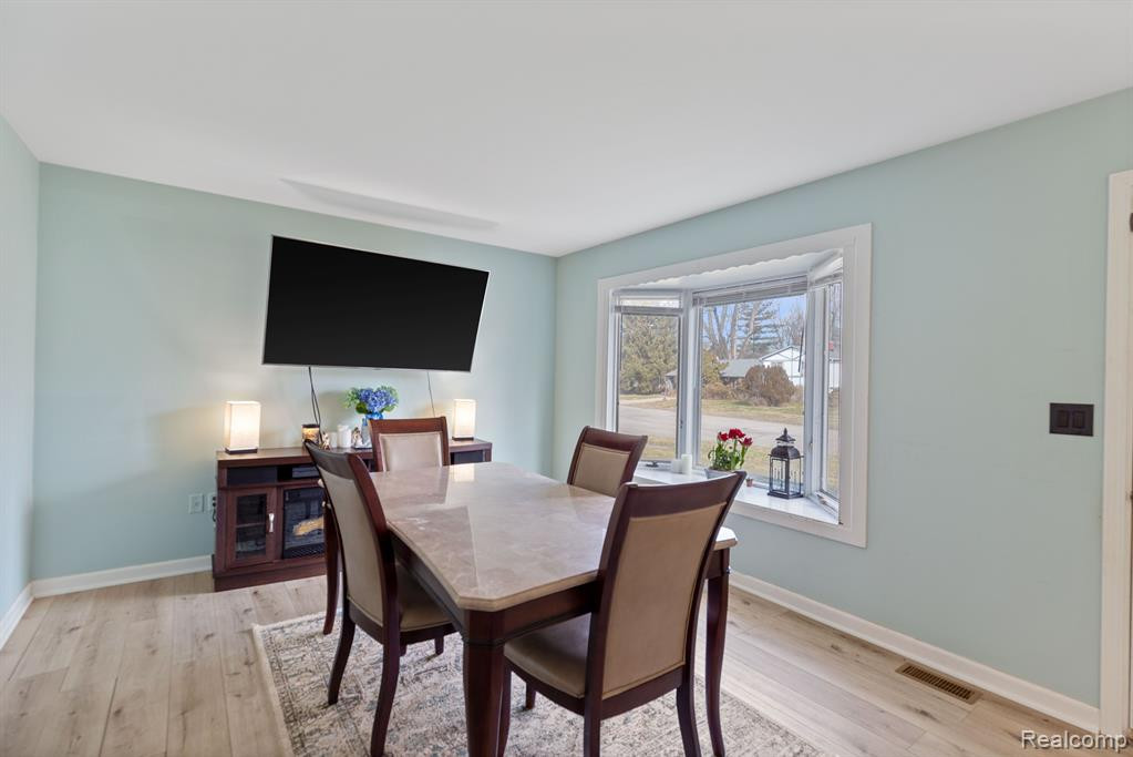 8712 HEATHER Drive, Ypsilanti, MI 48198 — Photo 11