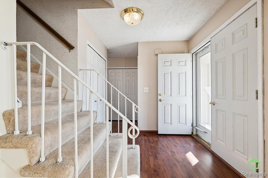 6134 Courtland Drive, Canton, MI 48187 — Photo 4