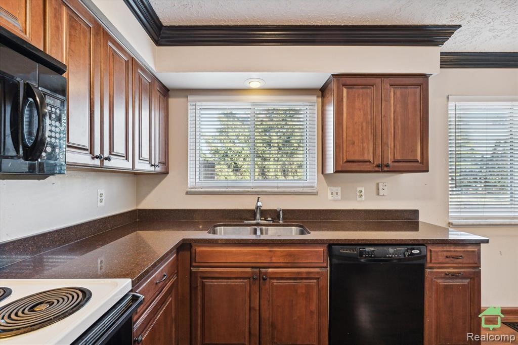 6134 Courtland Drive, Canton, MI 48187 — Photo 9