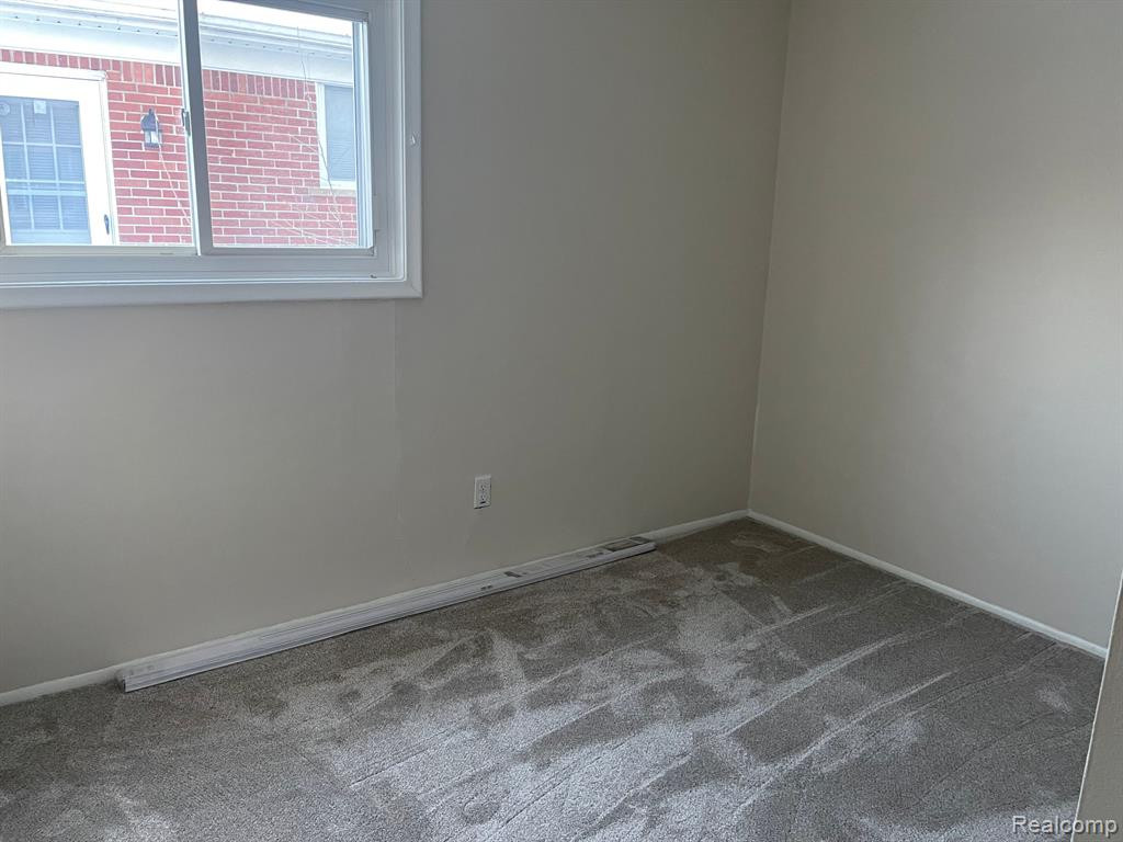 4919 MCKINLEY Street, Dearborn Heights, MI 48125 — Photo 8