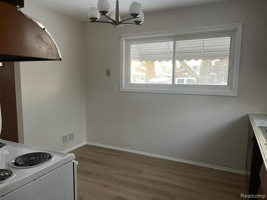 4919 MCKINLEY Street, Dearborn Heights, MI 48125 — Photo 17