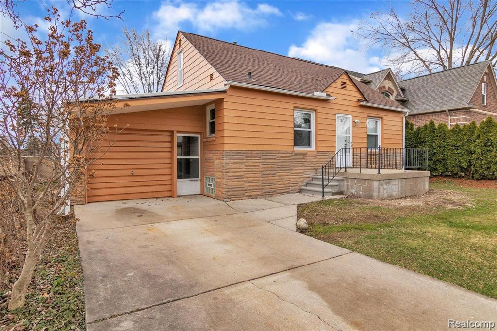 41 REGENTS Drive, Troy, MI 48084 — front exterior