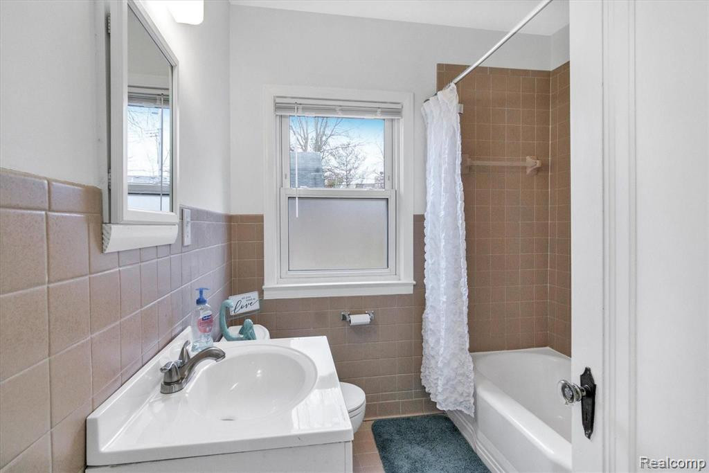 41 REGENTS Drive, Troy, MI 48084 — Photo 12