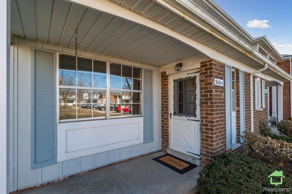 24514 Olde Orchard Street, Novi, MI — Photo 4