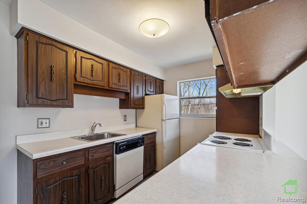 24514 Olde Orchard Street, Novi, MI — Photo 11