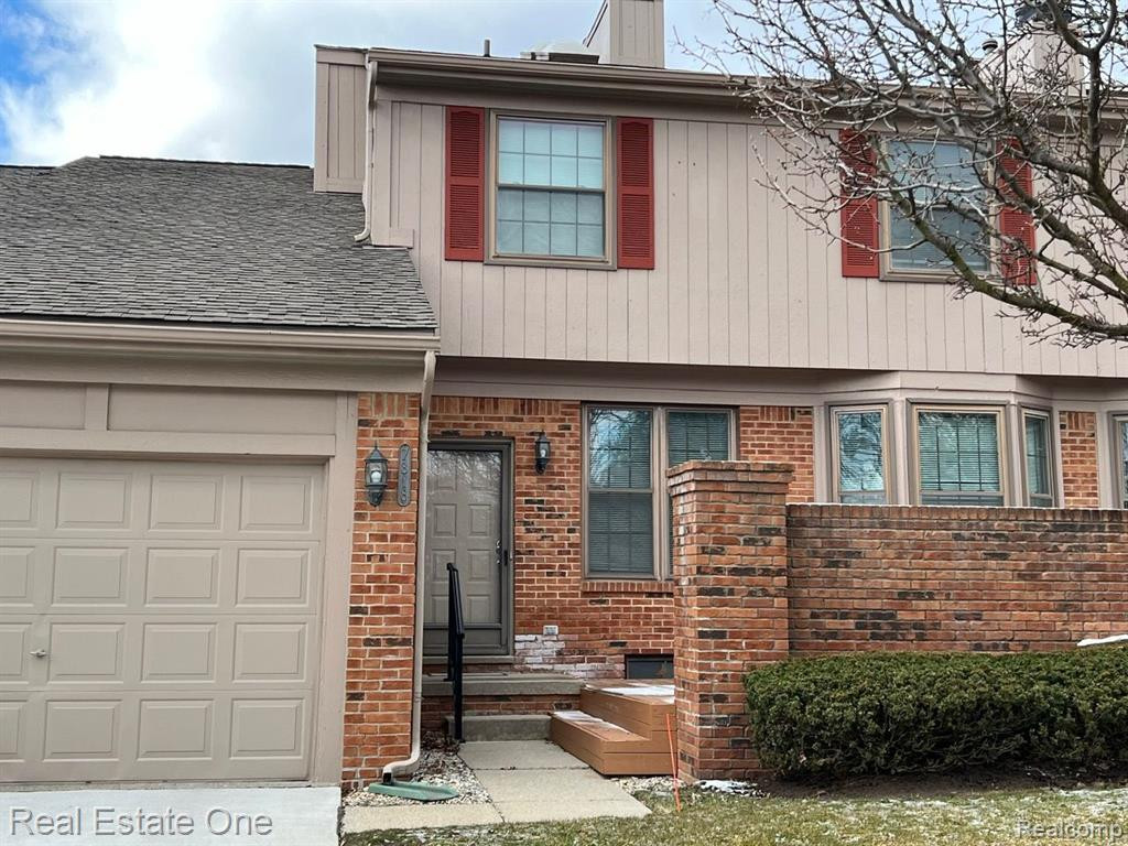 7318 Devonshire, West Bloomfield, MI — front exterior