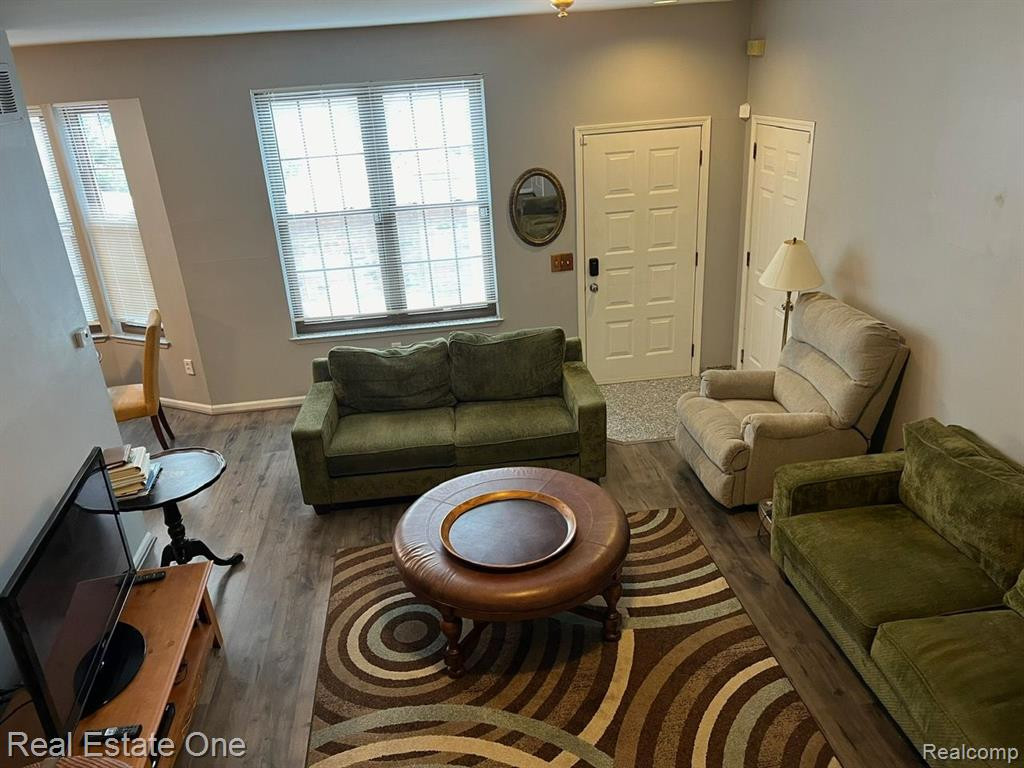 7318 Devonshire, West Bloomfield, MI — Photo 3