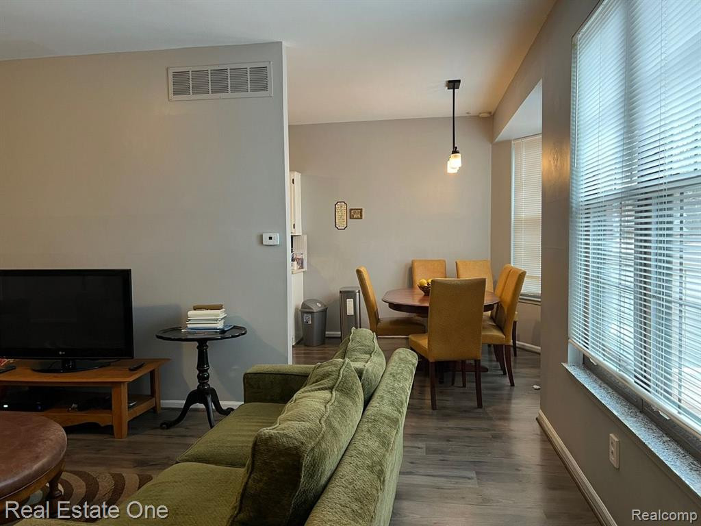 7318 Devonshire, West Bloomfield, MI — Photo 4
