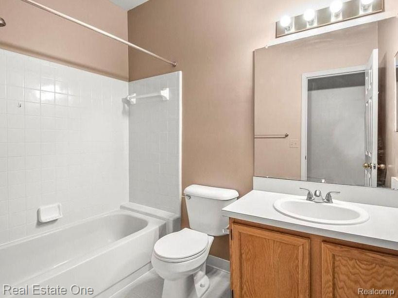 7318 Devonshire, West Bloomfield, MI — Photo 19