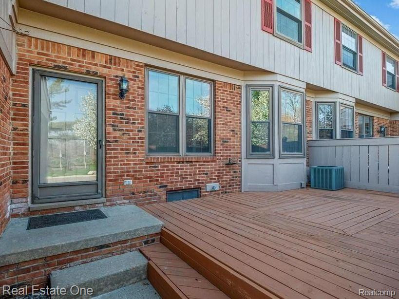 7318 Devonshire, West Bloomfield, MI — Photo 25