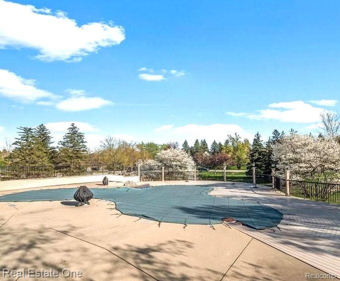 7318 Devonshire, West Bloomfield, MI — Photo 26