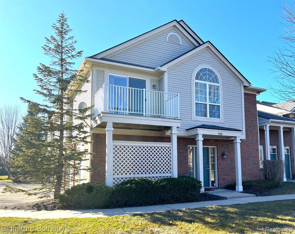 9200 Farmingdale Lane, Walled Lake, MI 48390 — front exterior