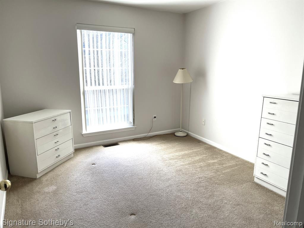 9200 Farmingdale Lane, Walled Lake, MI 48390 — Photo 8