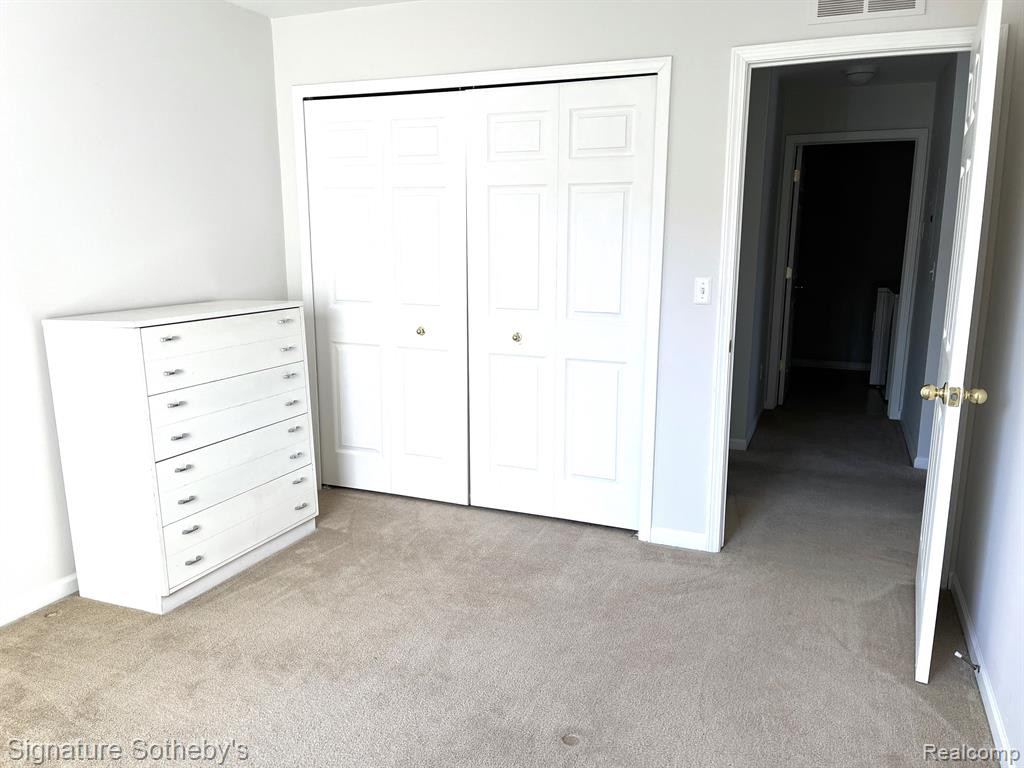9200 Farmingdale Lane, Walled Lake, MI 48390 — Photo 10