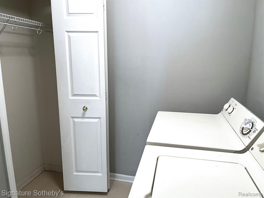 9200 Farmingdale Lane, Walled Lake, MI 48390 — Photo 13