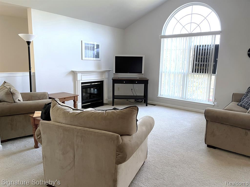 9200 Farmingdale Lane, Walled Lake, MI 48390 — Photo 14