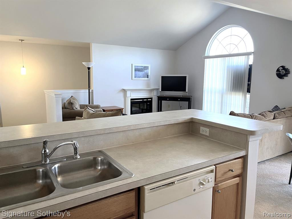 9200 Farmingdale Lane, Walled Lake, MI 48390 — Photo 16