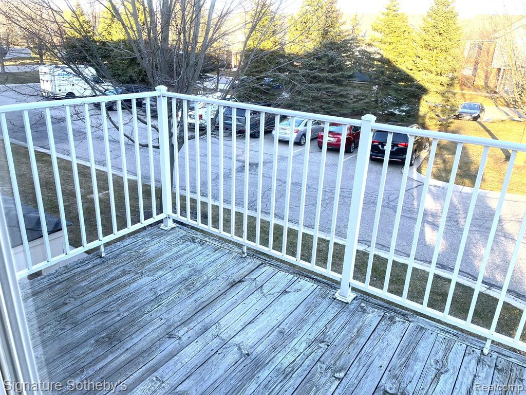9200 Farmingdale Lane, Walled Lake, MI 48390 — Photo 20