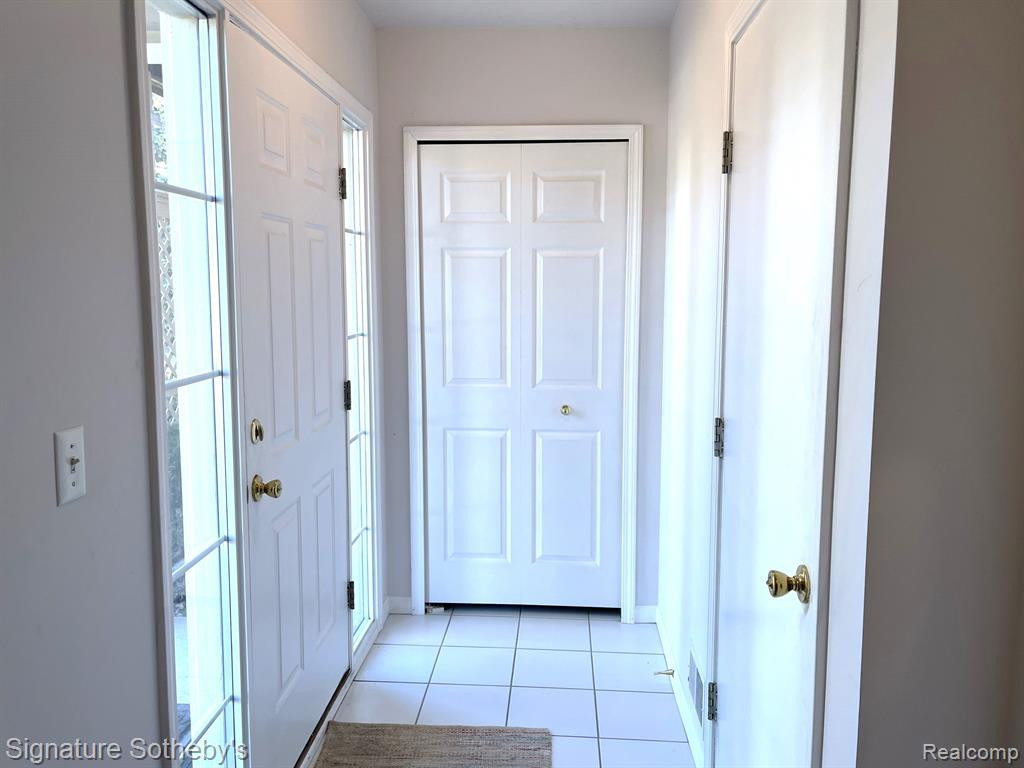 9200 Farmingdale Lane, Walled Lake, MI 48390 — Photo 21