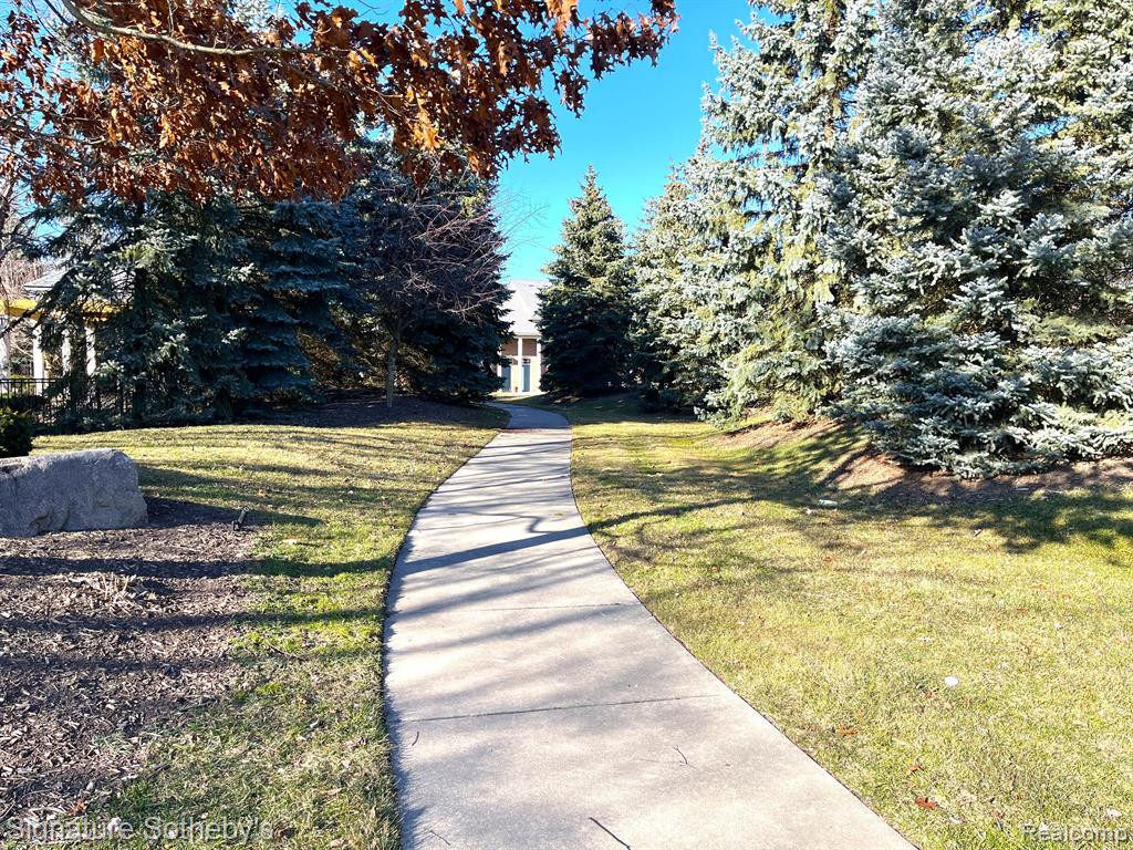 9200 Farmingdale Lane, Walled Lake, MI 48390 — Photo 23