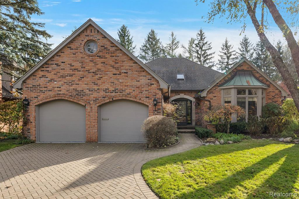5584 PINE BROOKE Court, Bloomfield Hills, MI 48304 — front exterior
