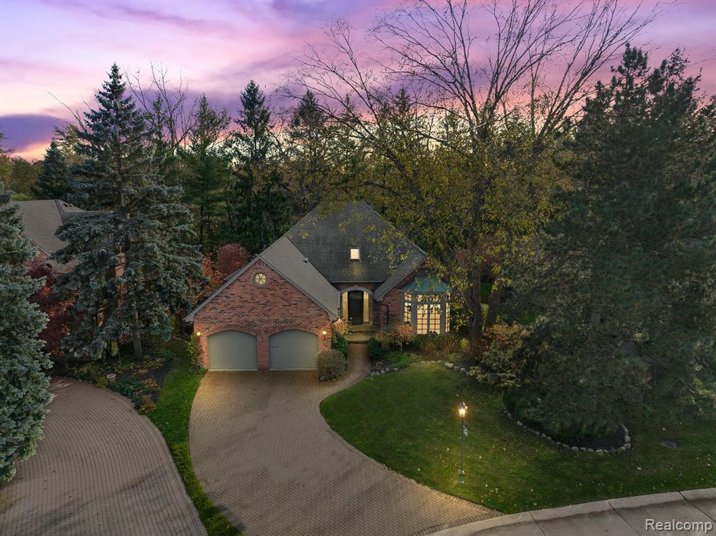 5584 PINE BROOKE Court, Bloomfield Hills, MI 48304 — Photo 2