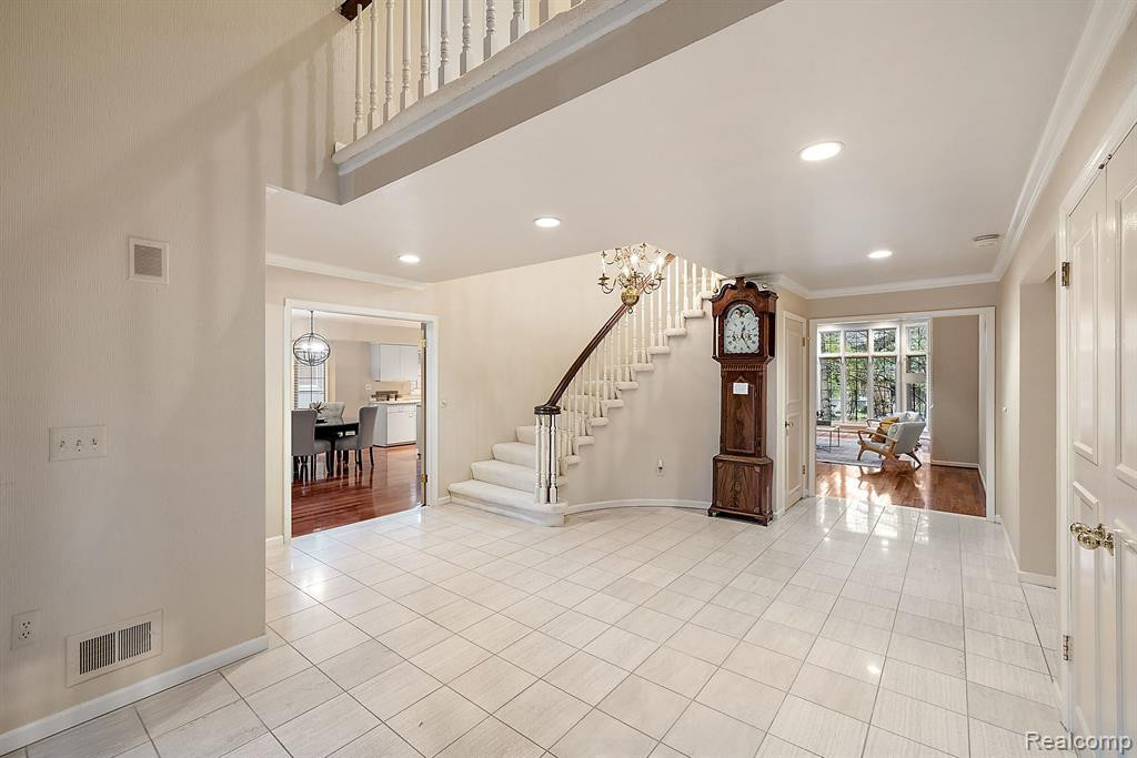 5584 PINE BROOKE Court, Bloomfield Hills, MI 48304 — Photo 5