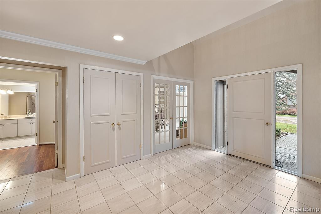 5584 PINE BROOKE Court, Bloomfield Hills, MI 48304 — Photo 6