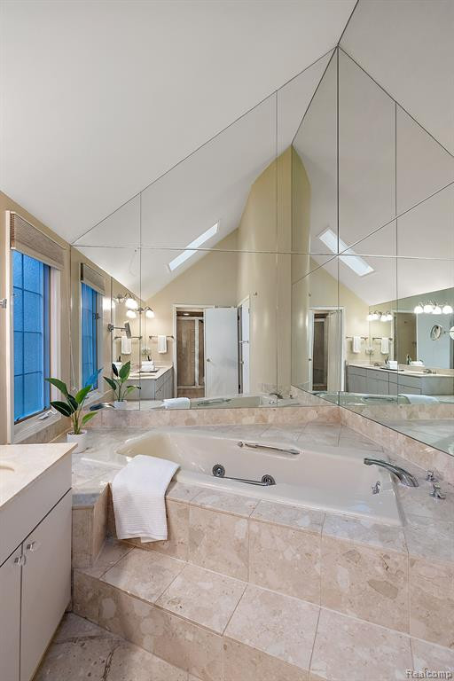 5584 PINE BROOKE Court, Bloomfield Hills, MI 48304 — Photo 11