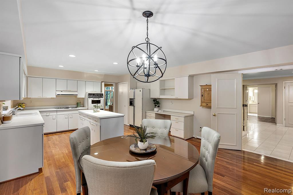 5584 PINE BROOKE Court, Bloomfield Hills, MI 48304 — Photo 21