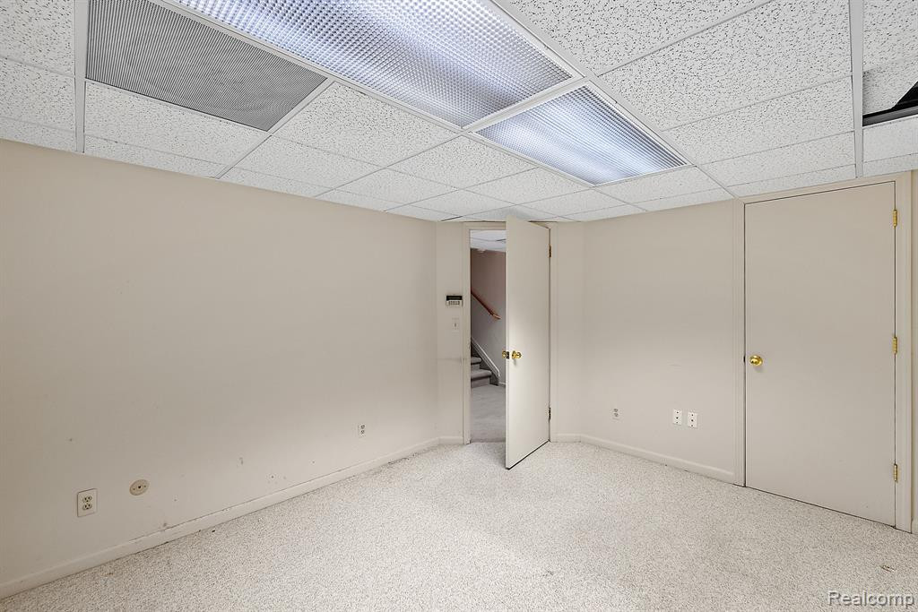 5584 PINE BROOKE Court, Bloomfield Hills, MI 48304 — Photo 39
