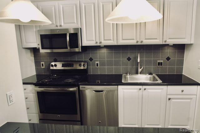555 S OLD WOODWARD Avenue, Birmingham, MI 48009 — Photo 3