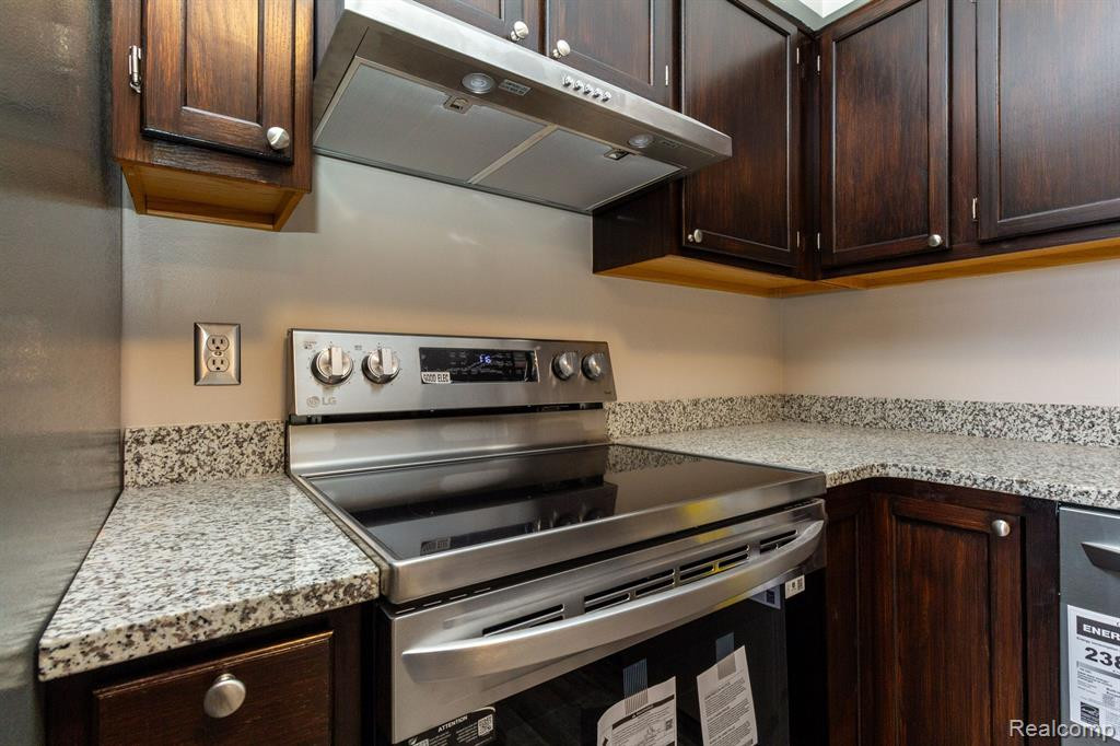 420 BALDWIN Avenue, 95, Rochester, MI 48307 — Photo 16