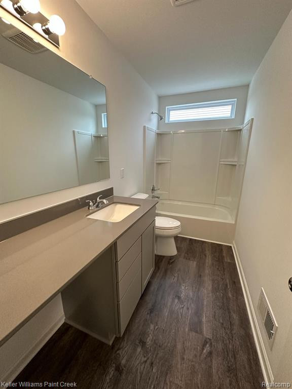 51304 TIMES SQUARE Drive, Utica, MI 48315 — Photo 2