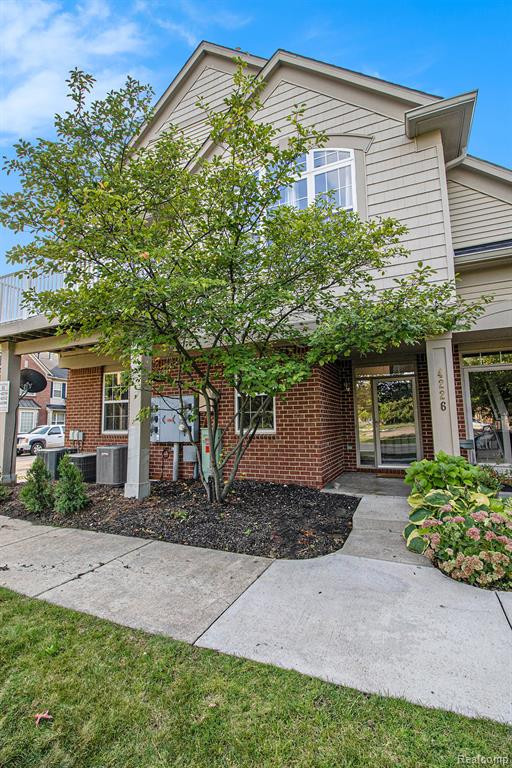 4226 ELIZABETH Avenue, Canton, MI 48188 — Photo 2