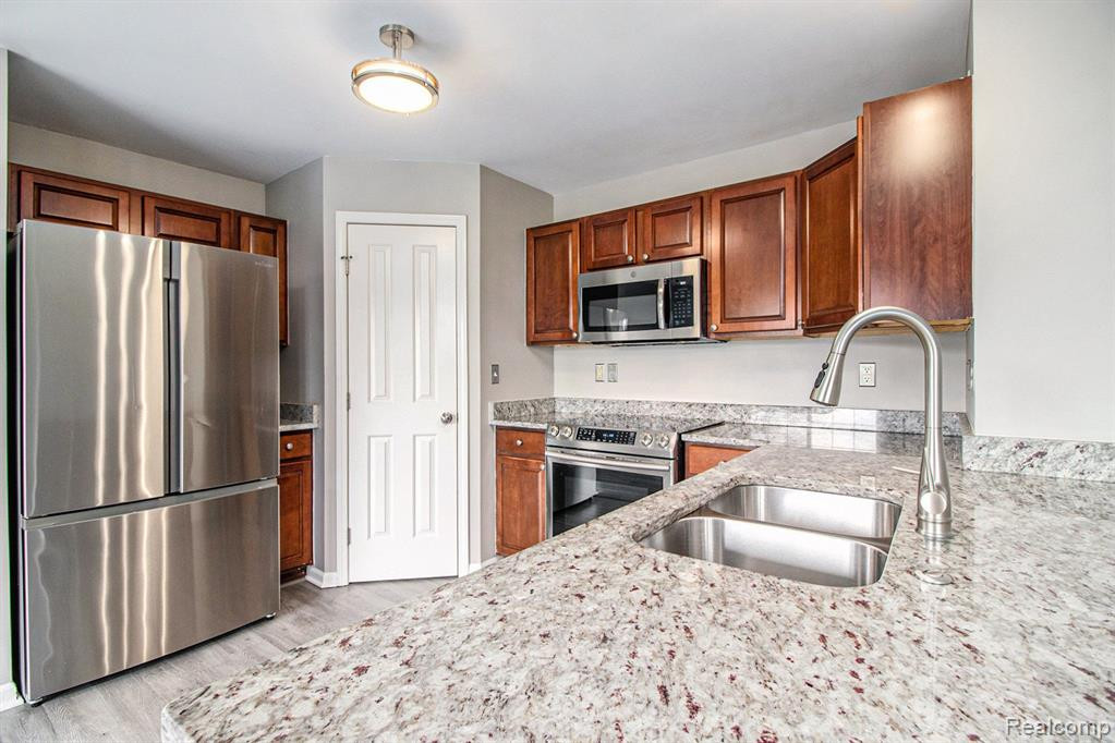 4226 ELIZABETH Avenue, Canton, MI 48188 — Photo 11