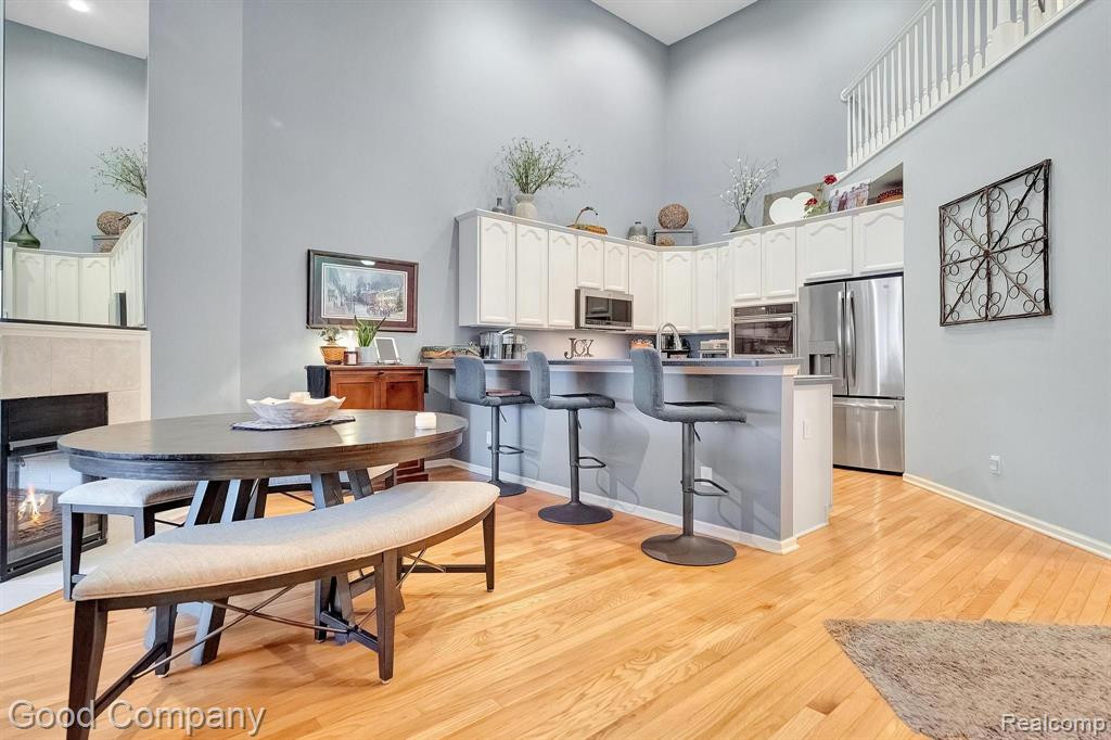 698 W BLUFF, Rochester Hills, MI 48307 — Photo 3