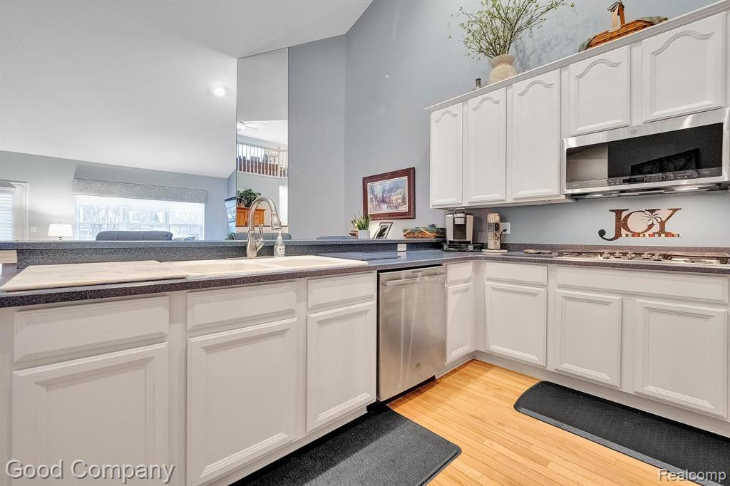 698 W BLUFF, Rochester Hills, MI 48307 — Photo 5
